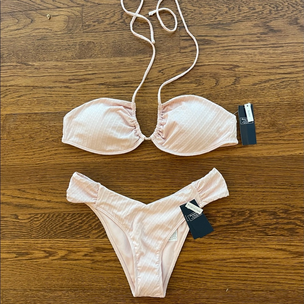 NWT Abercrombie & Fitch bikini set in light pink